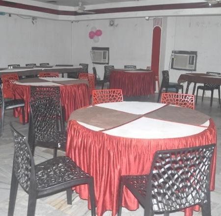 Hotel Amit Inn Патна Экстерьер фото
